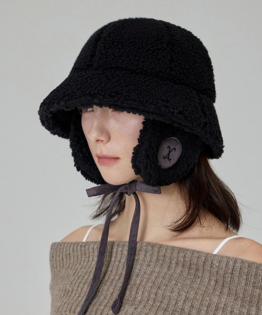 Bajal Va Curved Logo Sherpa Fur Flap Bucket Hat Black
