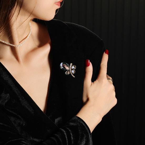 Brož Emerald Butterfly Elegantní krásný kamínkový lesk Atraktivní poutavý ženský živůtek