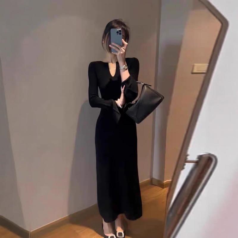 Temperament Black V-neck Knitted Dress, High-end Sense, Super Good-looking Bottom Skirt, Skirt with Coat In Winter