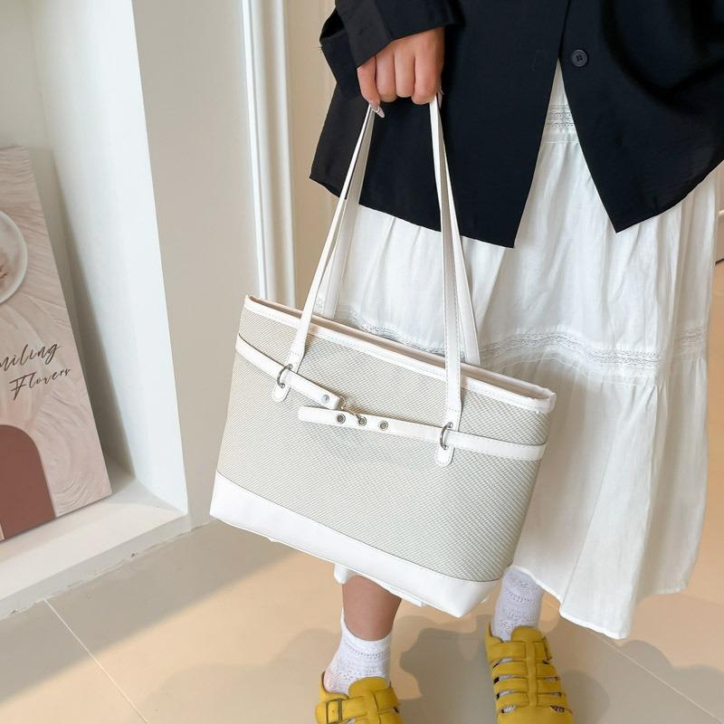 Winter new personalized fashion niche design versatile casual simple texture shoulder handbag
