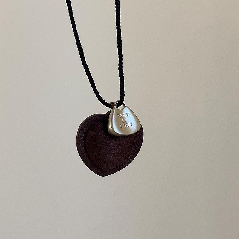 

Корейське натхненне ретро намисто з пенькової мотузки: Нішева розкішна мода для універсального стилю