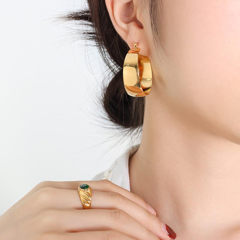 European-American Vintage Asymmetrical Round Titanium Steel Earrings for Women
