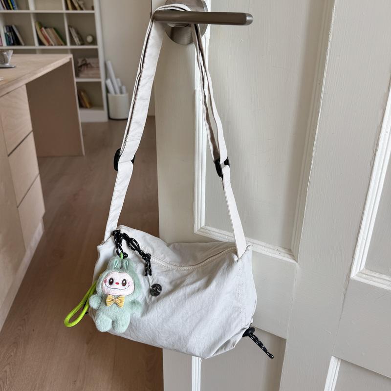 

Niche design casual simple fashion trend pillow bag 2025 summer new foreign style women s shoulder messenger bag Without pendant белый