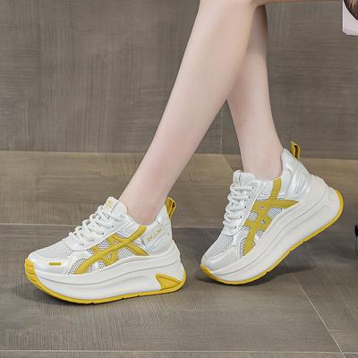 Nieuwe zomer ademende witte mesh schoenen dames casual sport comfortabele platte hoogteverhogende schoenen en uitgesneden schoenen