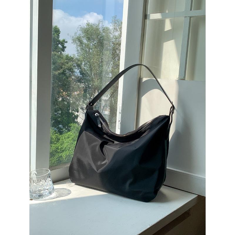 New Shoulder Bag Large Capacity Niche Design Sense College Student Tote Bag Class Commute Leisure Nylon Bag