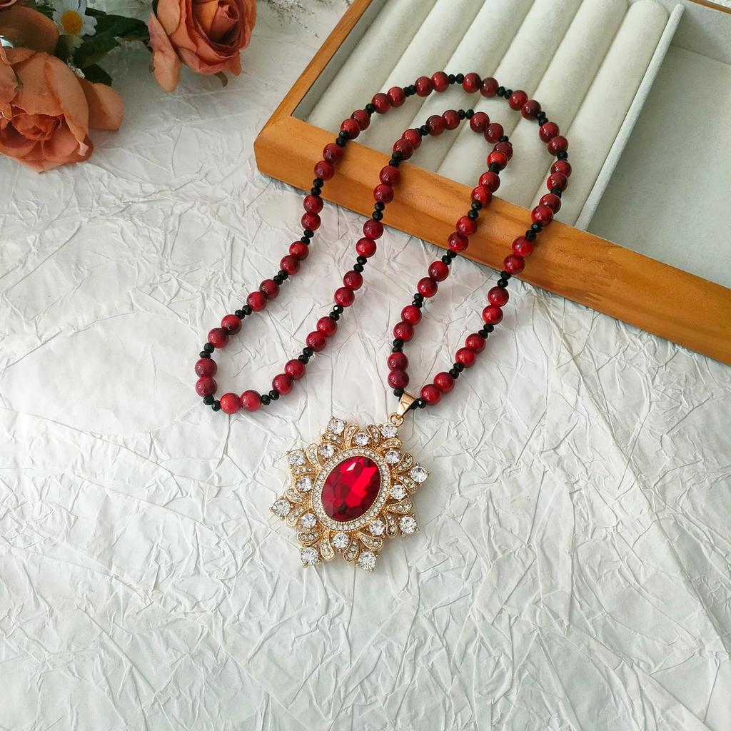 Vintage Red Sweater Necklace - High-End Chinese Style Pendant for Autumn/Winter