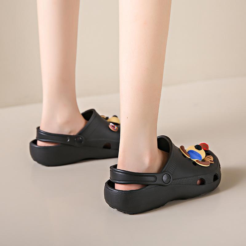 Cute puppy hole shoes women's summer wear stepping on shit feeling fashionable versatile baotou beach thick-soled half slippers