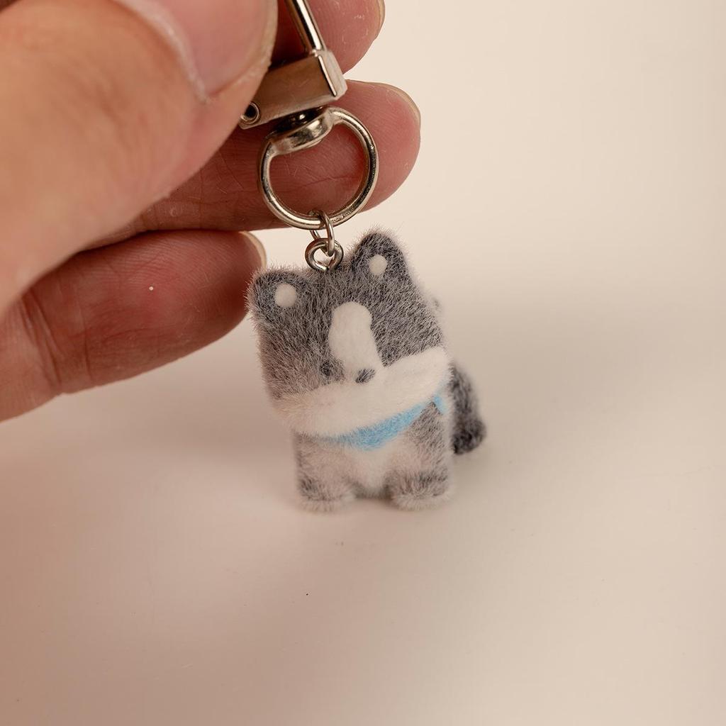 Colgante Llavero Mini Cachorro de Resina Flocada: Encantador Adorno de Llavero para Bolso DIY