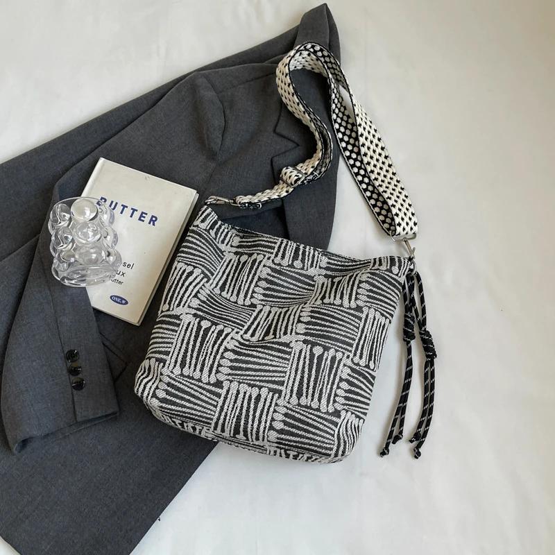 Women's Canvas Bag  Designer  Casual Bag  Shoulder Messenger Bag  Large Capacity  Cotton  Reusable Beach Bag