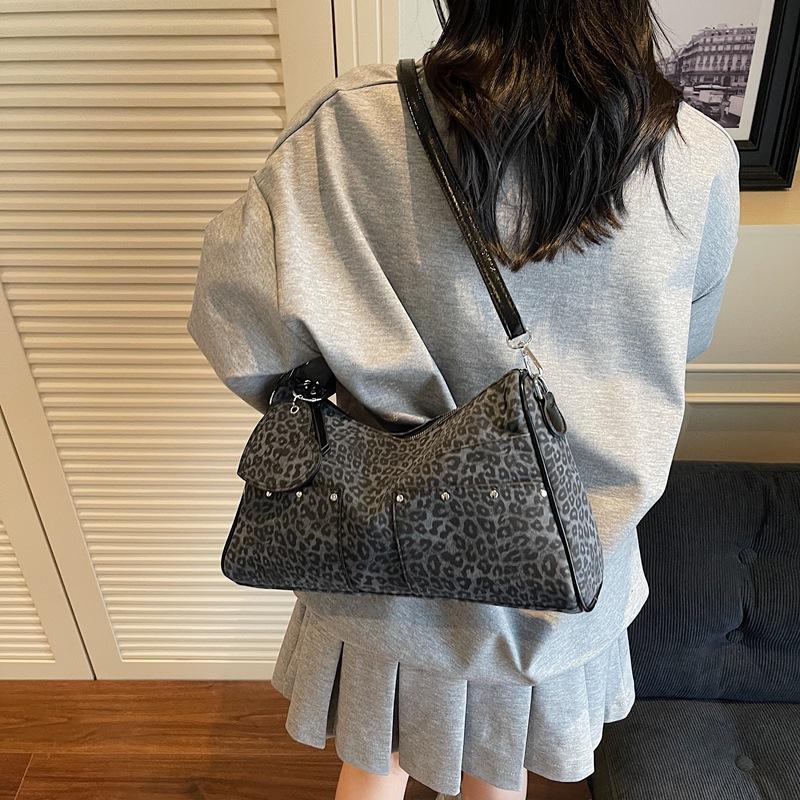 Handbag Women's New Versatile Casual Shoulder Messenger Bag