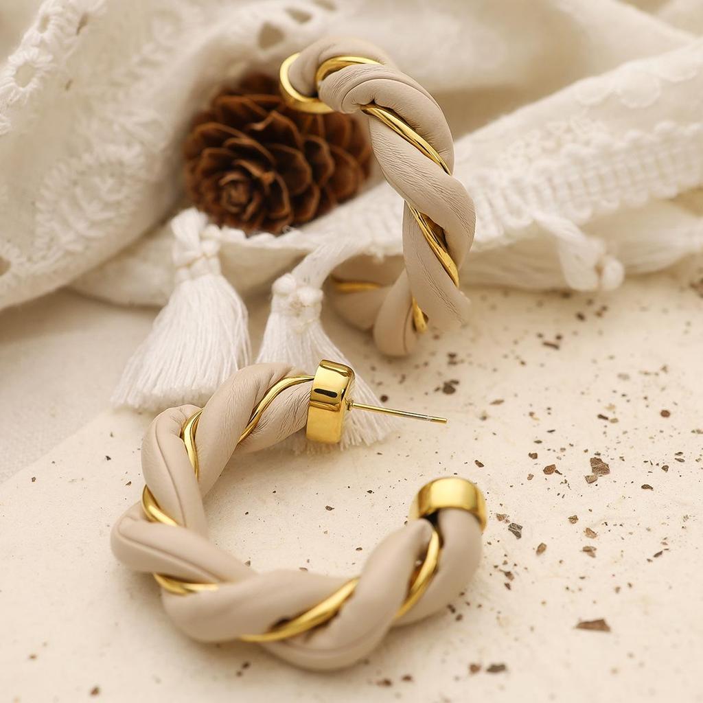 European & American Trendy Cable Knit Hoop Earrings - Women's 18K Gold Plated Titanium Steel C-Shaped PU Studs