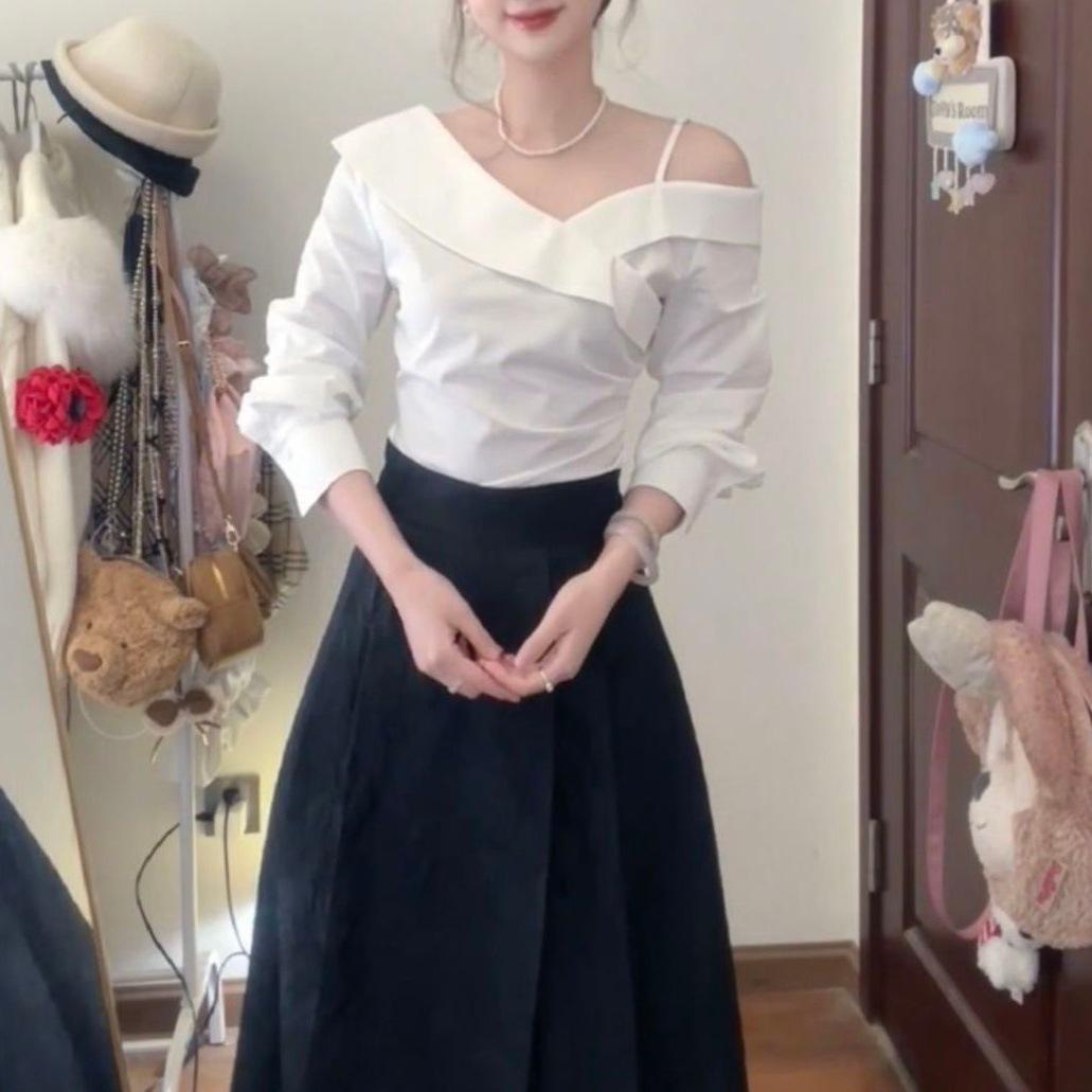 French small fragrant style white ruffle edge off-the-shoulder shirt women s niche design age-reducing black skirt two-piece set S