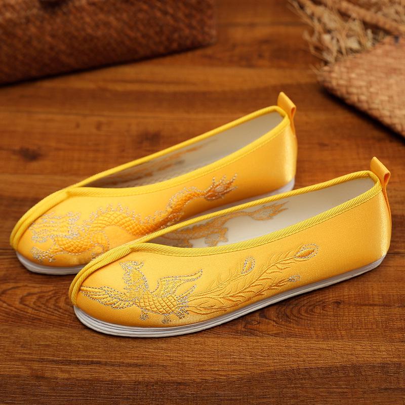 

Yellow Xiuhe Bride Wedding Shoes: Retro Gold Embroidered Flats for Women Size 38