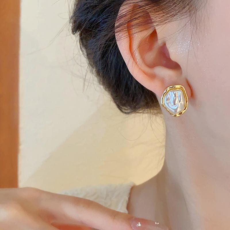 Irregularly pleated pearl stud earrings fashion high-end earrings niche temperament light luxury daily versatile earrings