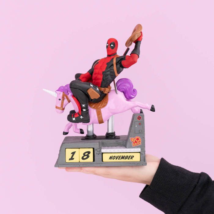 Calendrier perpétuel - marvel - deadpool - 3d - pvc - dimensions 17x21x9,5 cm