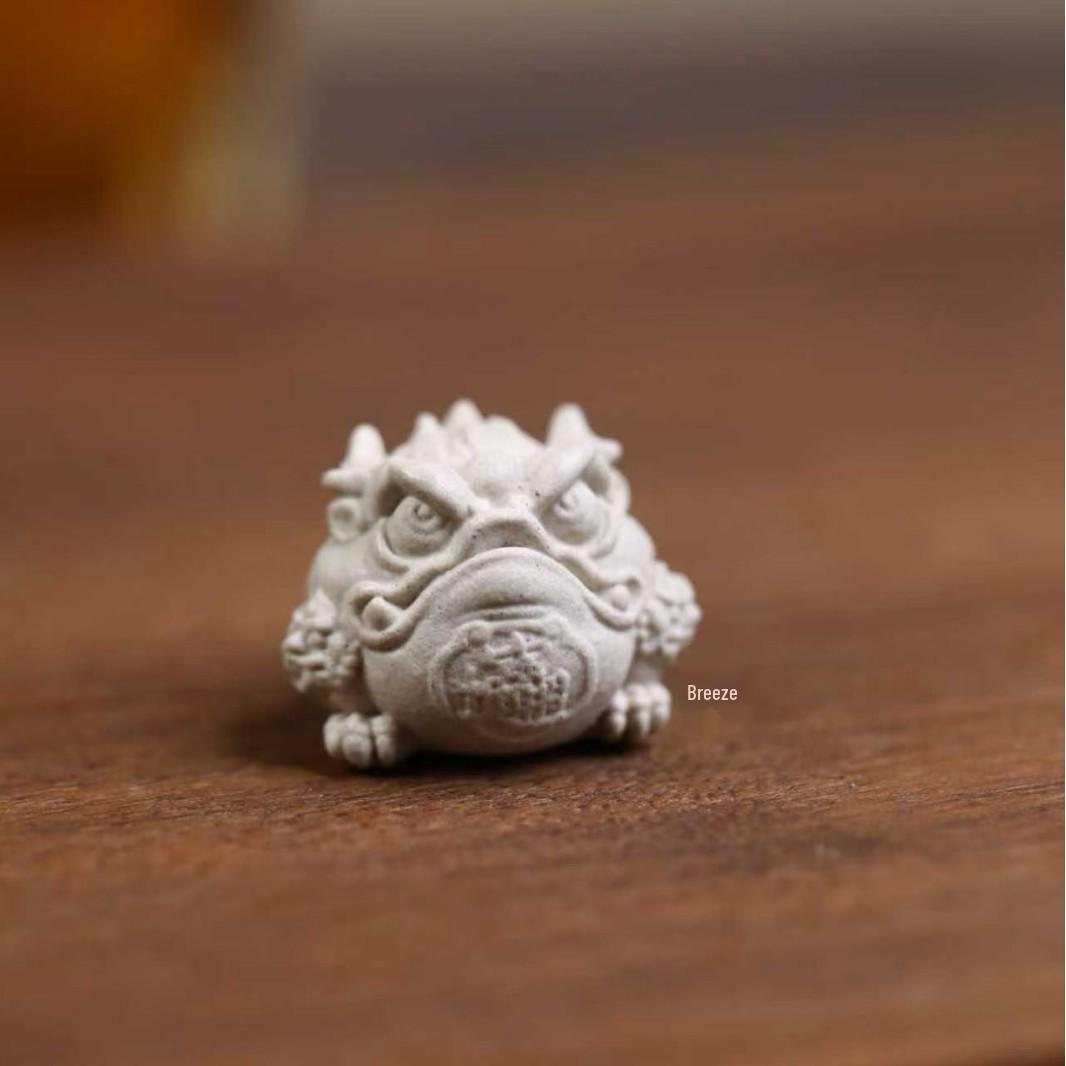 Золотая жаба Исинская фиолетовая глина Чайный питомец: Изысканное миниатюрное трехногое украшение на богатство