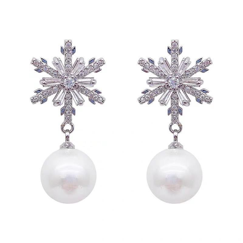 Zircon Snowflake Pearl Earrings: Elegant, Delicate Design with a Luxurious Touch