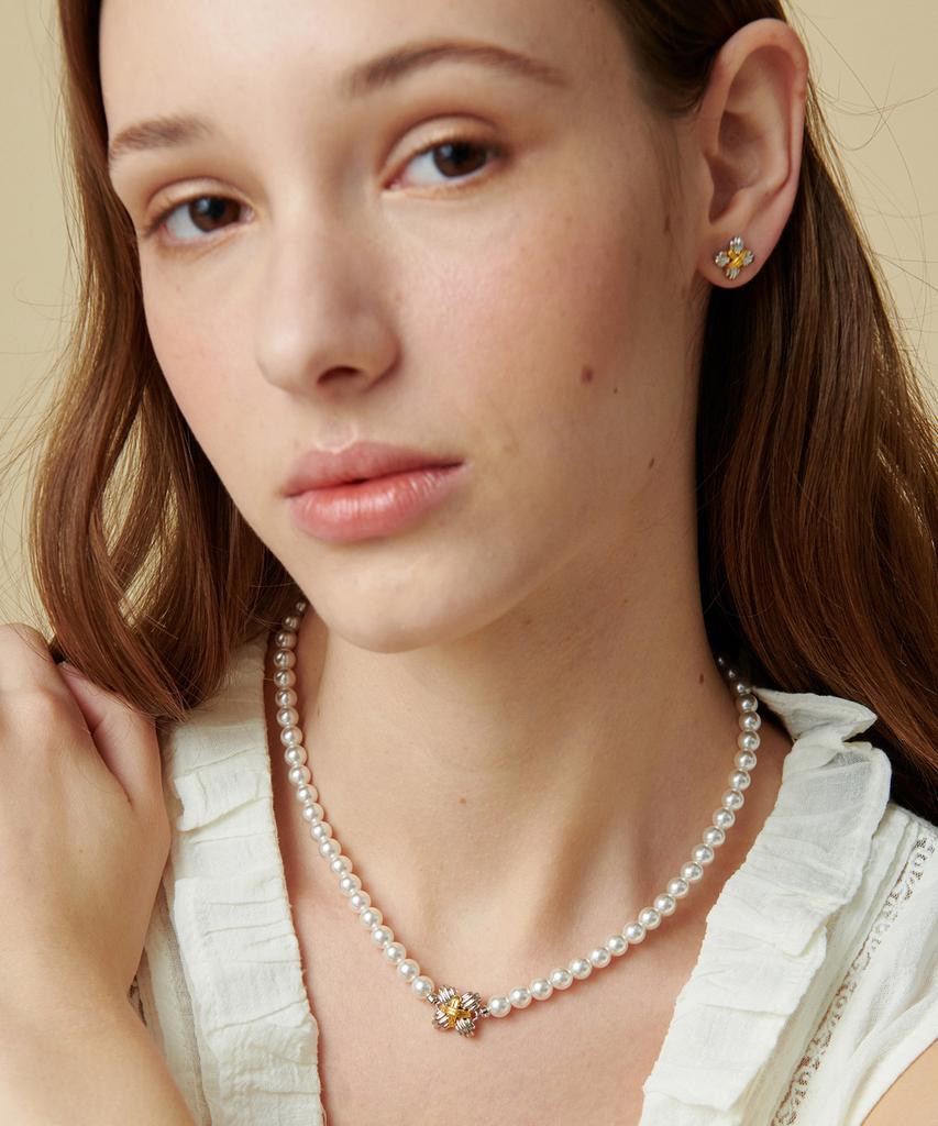 Matias Clover Pearly Necklace