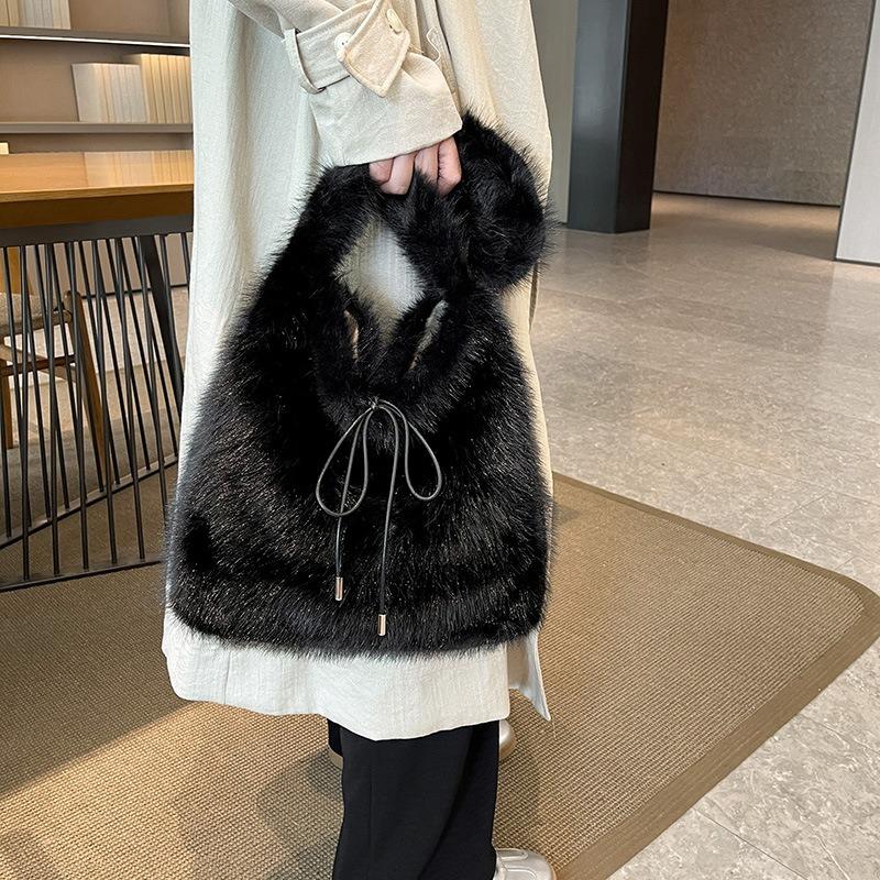 Plush Shoulder Bag Women's Large-capacity New Autumn and Winter Solid Color Texture Casual Simple Plush Bag Underarm Bag