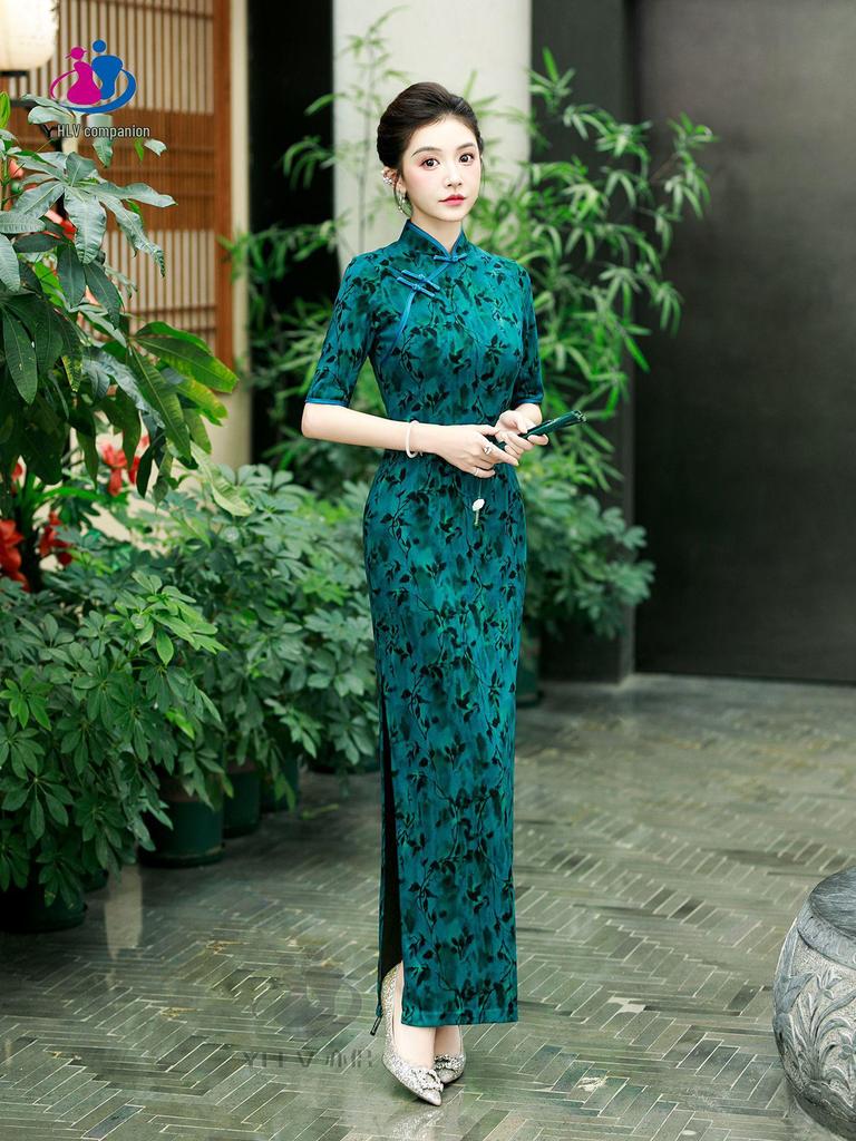 2025 Retro Plaid Chinese Cheongsam: Stylish Slimming Design for Daily Wear & Performances