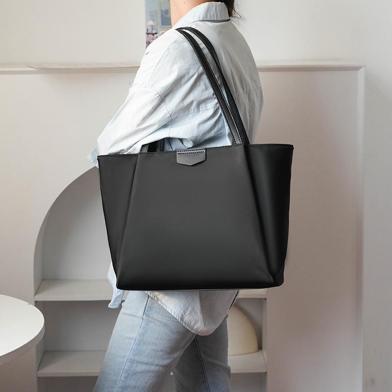 Large Capacity Shoulder Bag