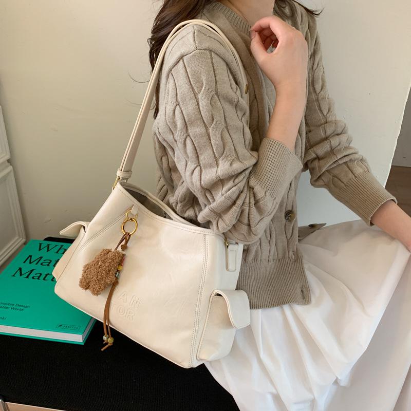 Bags Women's tote bags Large capacity messenger bags 2025 New retro versatile shoulder bags Popular bucket bags this year