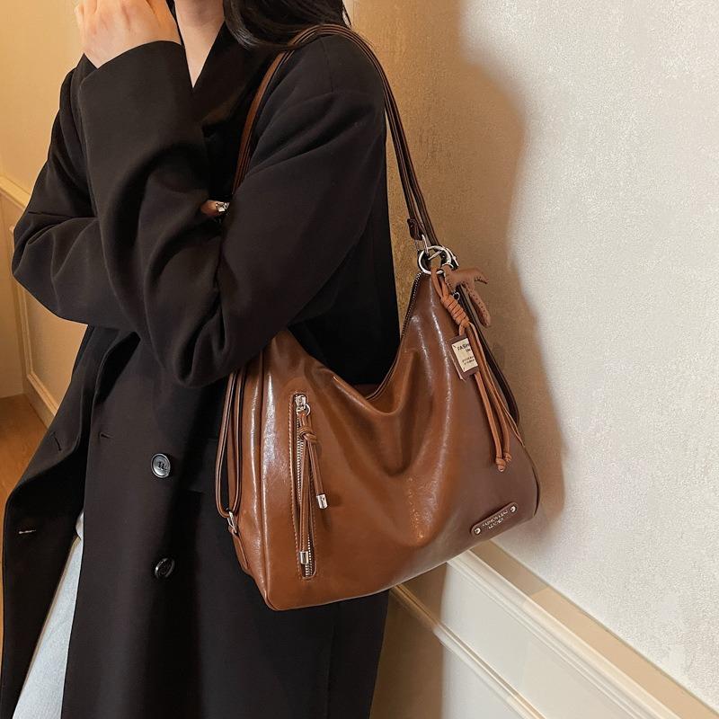 Commuter tote bag women's large-capacity new autumn and winter retro shoulder messenger bag fashionable backpack