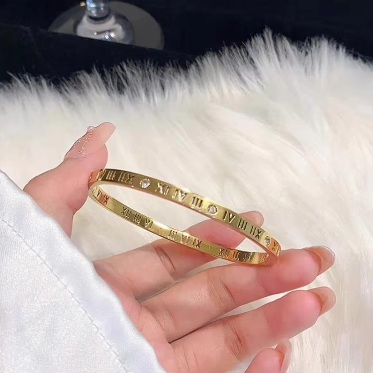 Golden Womens Bracelet Titanium Jewelry 18K Gold-plated Waterproof Rust Proof Non Color Changing Mens and Womens Couple Jewelry