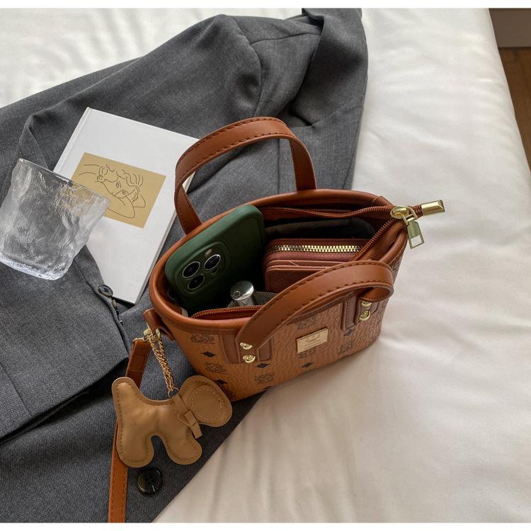 Brand Design Bucket Small Bag for Women 2024 New Fashionable Commuter Handbag Trendy Single Shoulder Diagonal Crossbody Bag