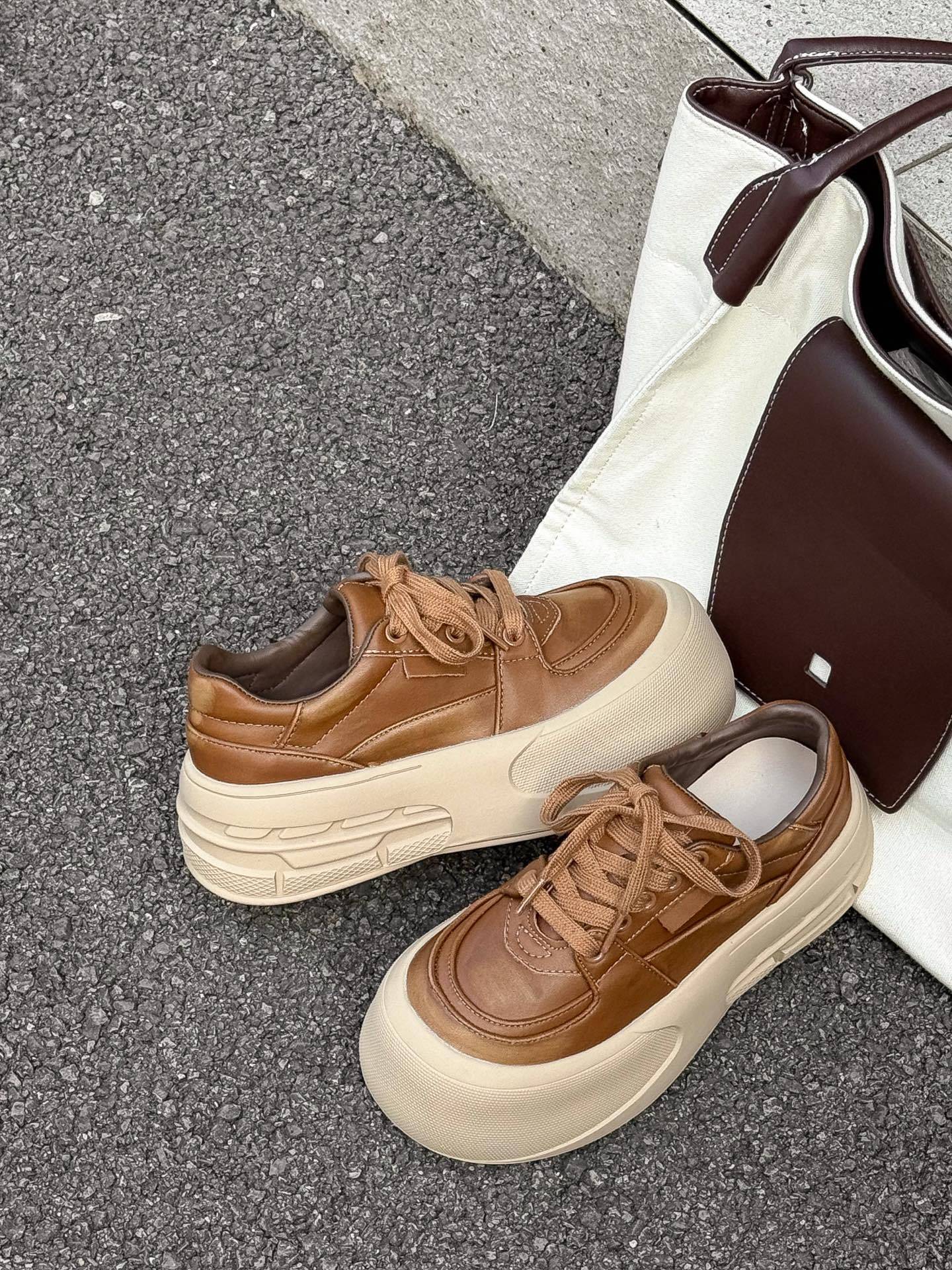 

Кожаные универсальные толстоподошвенные уродливо-милые маленькие белые туфли женские 2025 новые маленькие мужские с увеличением роста повседневные с большой головой доска обувь обувь-хлеб 40 какао коричневый