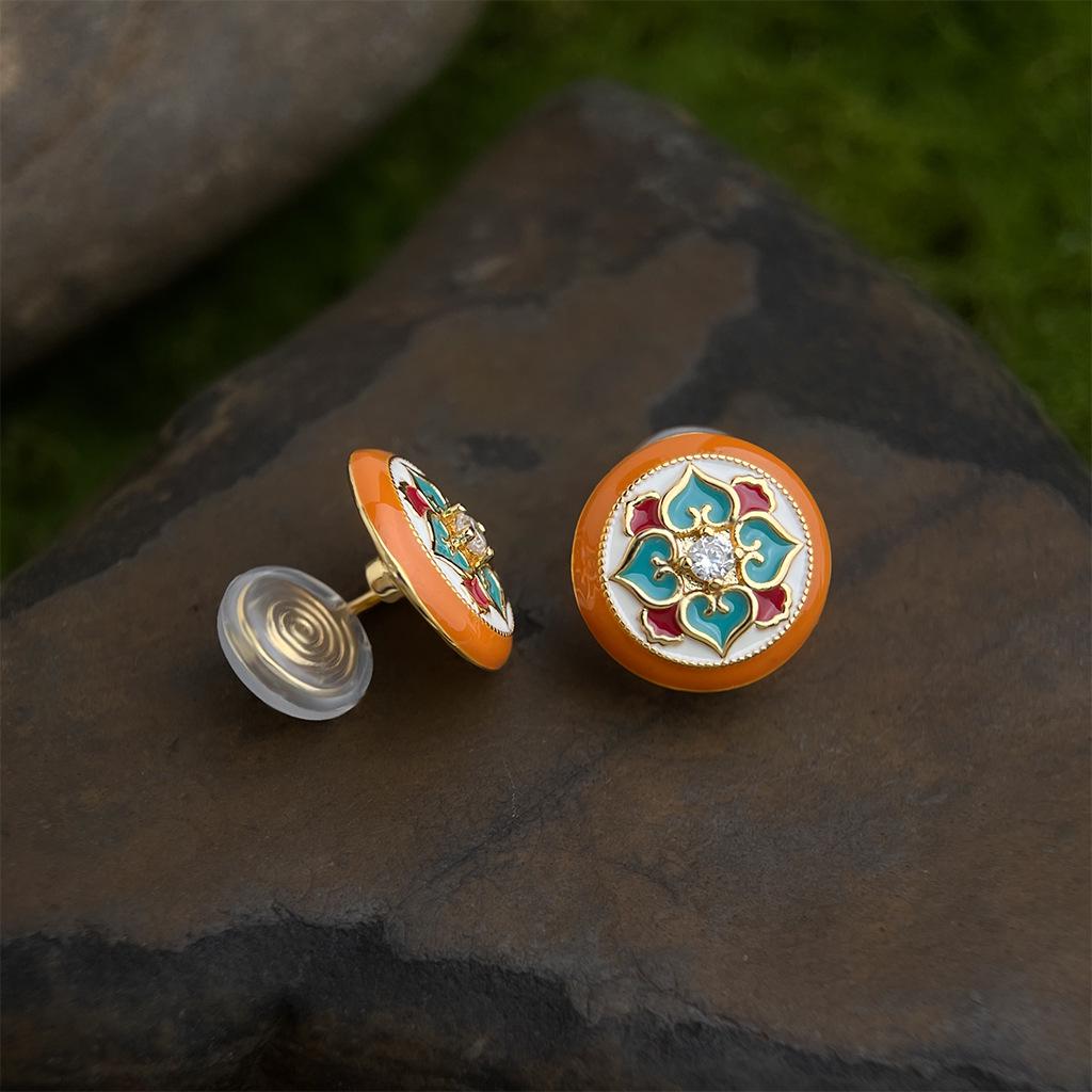 

Позолоченные ретро серьги-пусеты с эмалью клуазоне в виде цветов - этнический геометрический дизайн высокого класса.