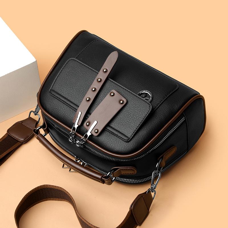 This Is A Large-capacity Single-shoulder Crossbody Bag with Multiple Compartments