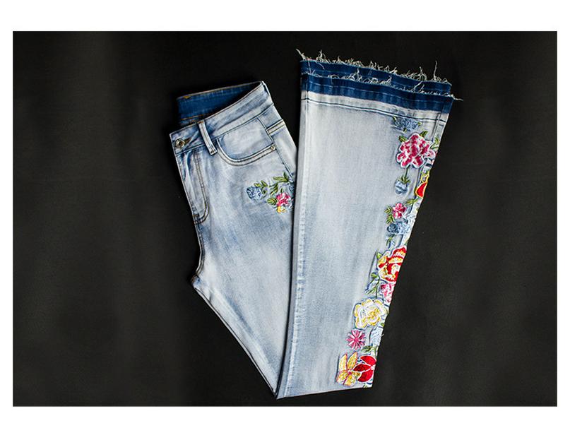 Women's Plus Size 3D Embroidered Flare Jeans