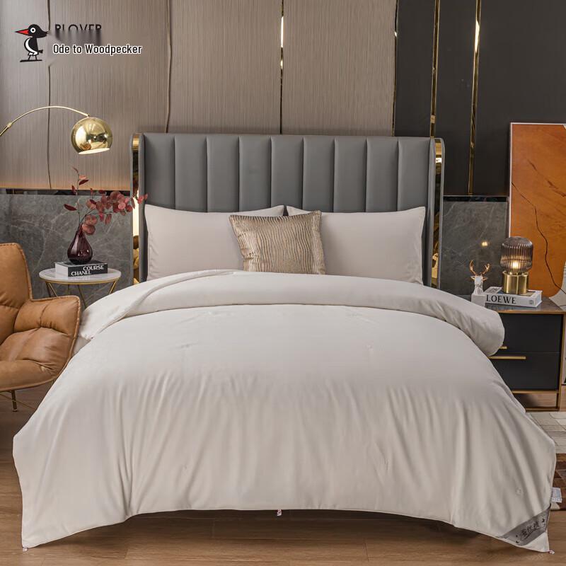 

Woodpecker All-Season Jacquard Polyester Comforter