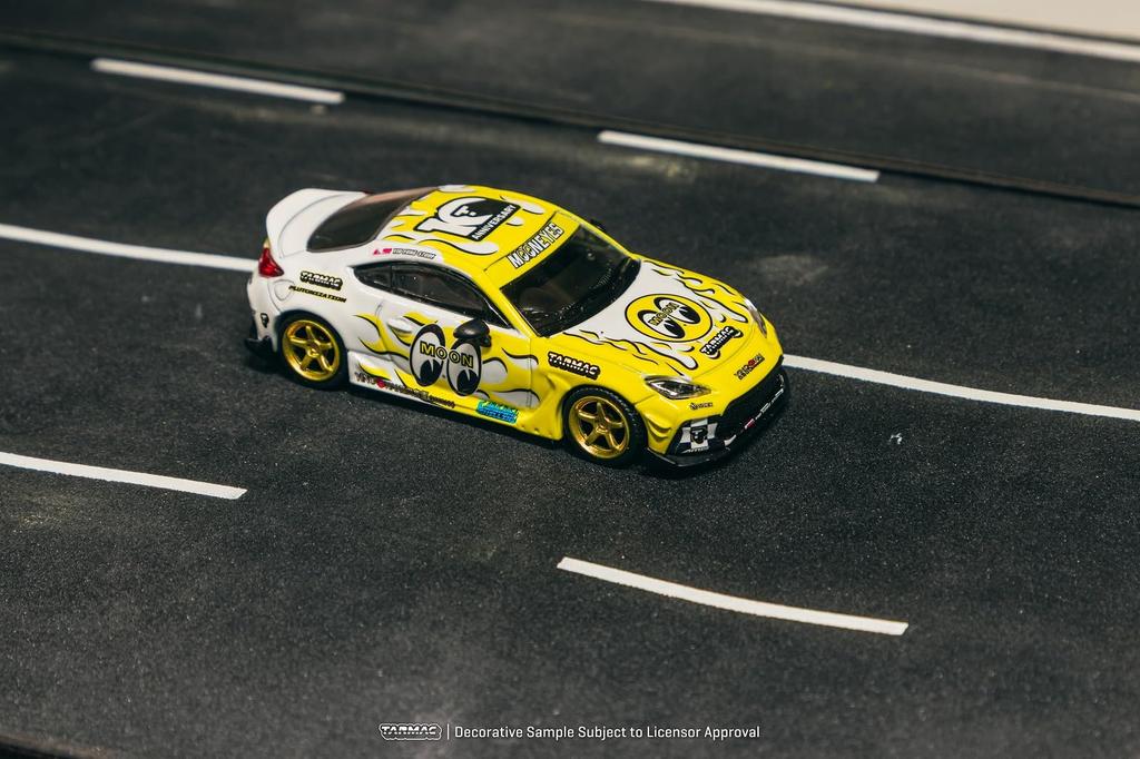 Speedmaster Japan TARMACWORKS Toyota GR86 MOONEYES Finished Model 1/64 T64G-038-MOON