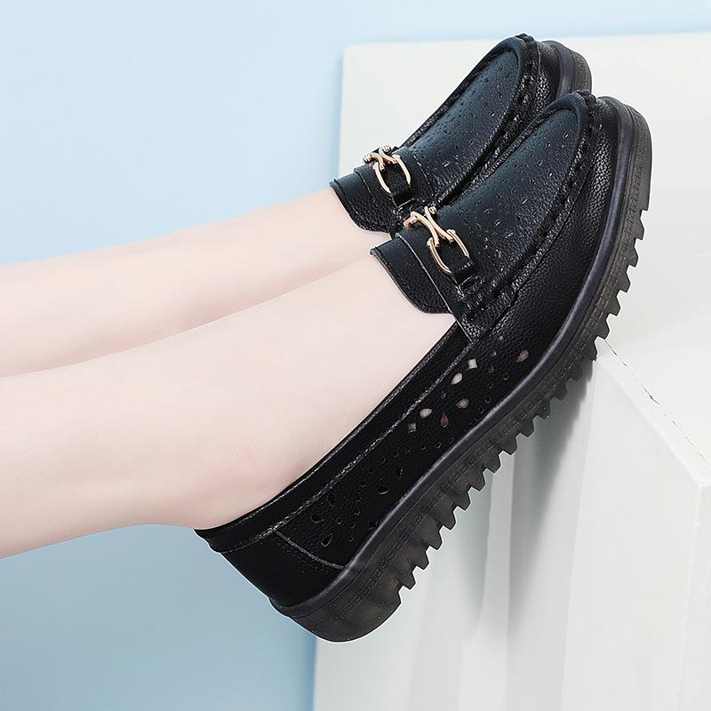 Leather mother shoes hollow breathable beef tendon soft sole middle old pedal Doudou shoes are not tired women's shoes