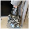 Leopard print plush Korean bag, winter trendy style, large-capacity commuting model.