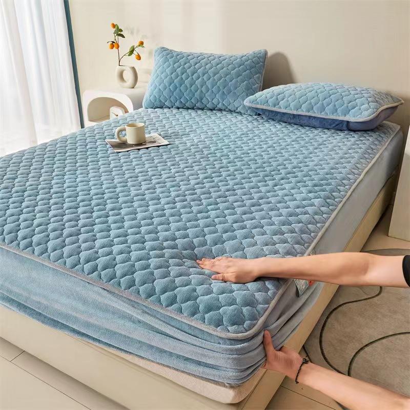 Mother-and-baby Milk Velvet Padded Bedspread with Cotton Padded Single and Double Simmons Bedspread Mattress Protective Cover