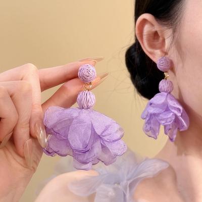 Koreaanse Stijl Chiffon Bloem Parel Stud Oorbellen - Lichte Luxe High-End Raffia Stalen Naald Accessoires voor Vrouwen