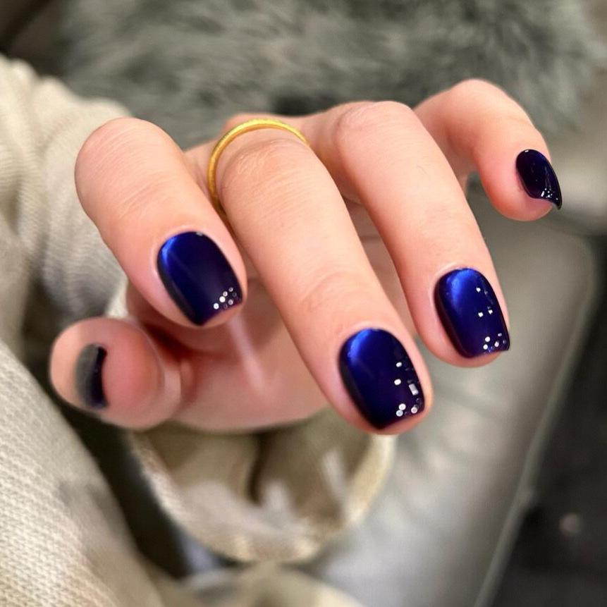 

Sapphire Blue Cat Eye Nail Tips - 30 Piece Adhesive Set for a Chic Look