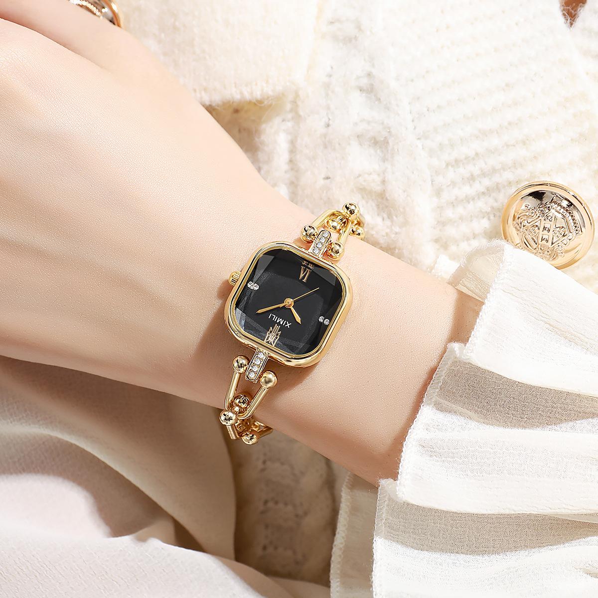 Light Luxury Small Square Elegant Diamond-Encrusted Niche Versatile Women S Watch Small High-End Temperament Quartz Watch