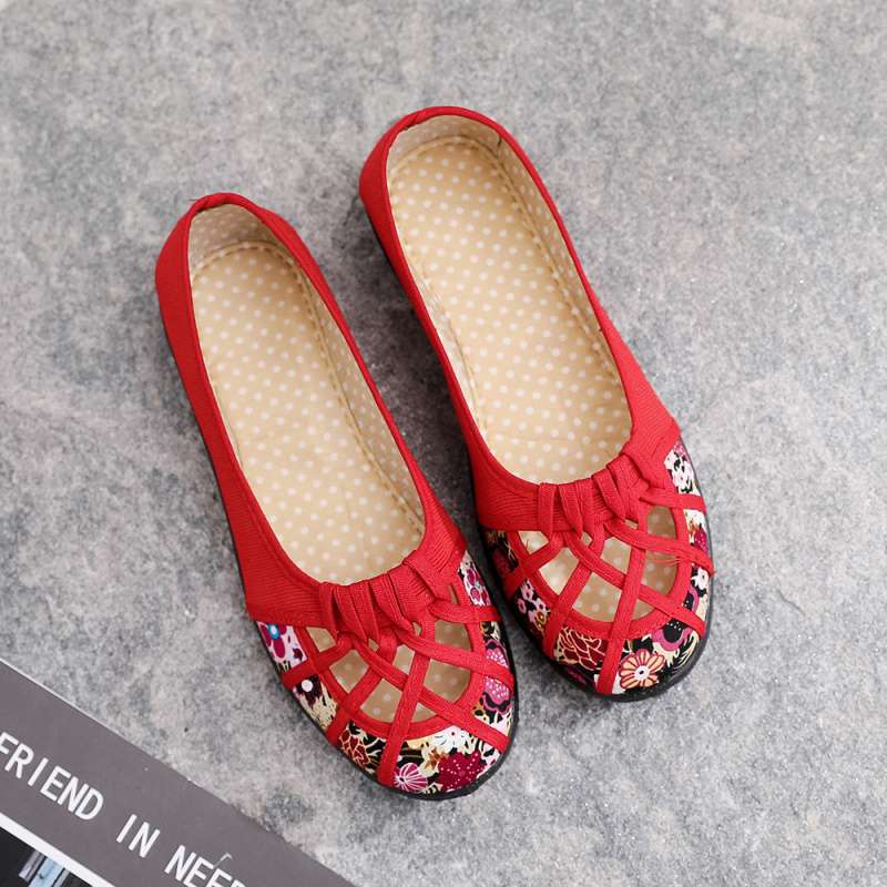 Summer Beijing cloth shoes women's mesh shoes single shoes hollow non-slip soft sole middle-aged and elderly mother shoes one pedal sandals women