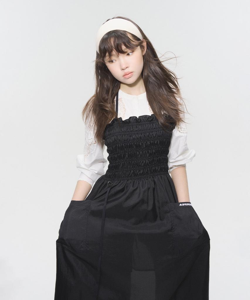 Eipeuleonwei Momoc Black Apron Dress
