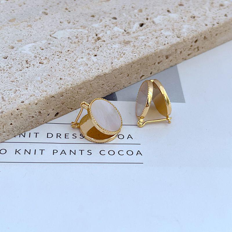 Französische Mode Leichter Luxus Muschel Metall Ohrstecker