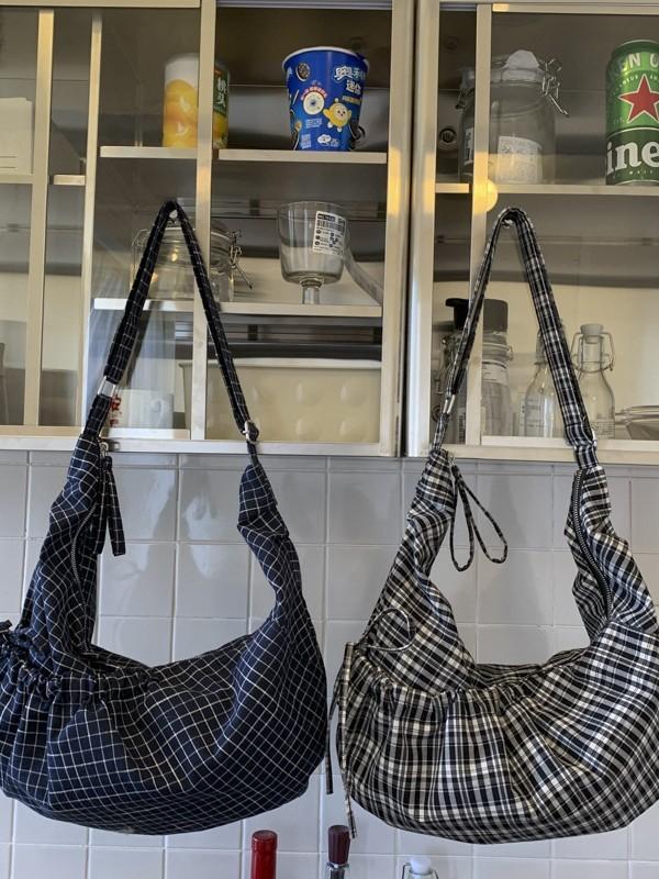 Retro Plaid Shoulder Bag For Women With Nylon Material And Zipper Closure Perfect For Daily Use