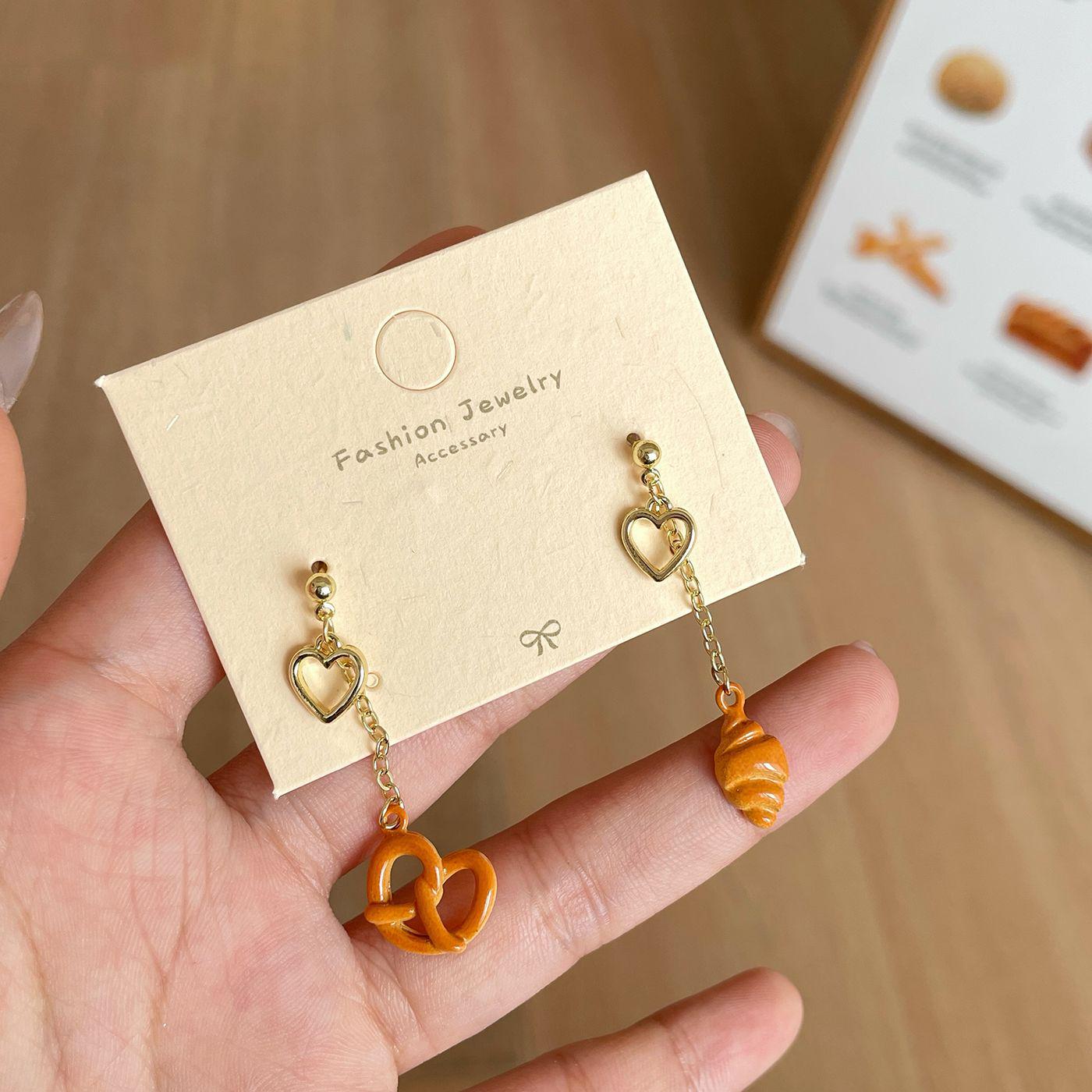 

«Набор серег-пончиков в виде карамельного хлебного узелка»: Милый дизайн мультяшного кота для женщин