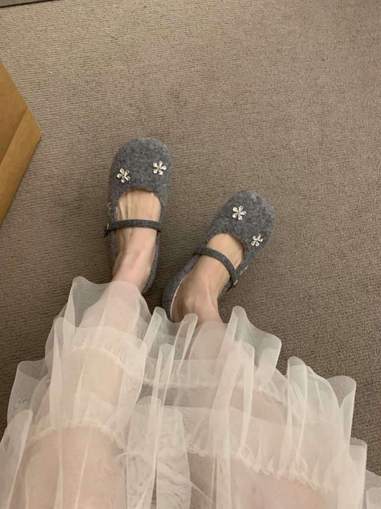 French flat-bottomed shallow mouth Mary Jane shoes women's 2025 autumn and winter new Korean version of rhinestone plush single shoes Doudou shoes
