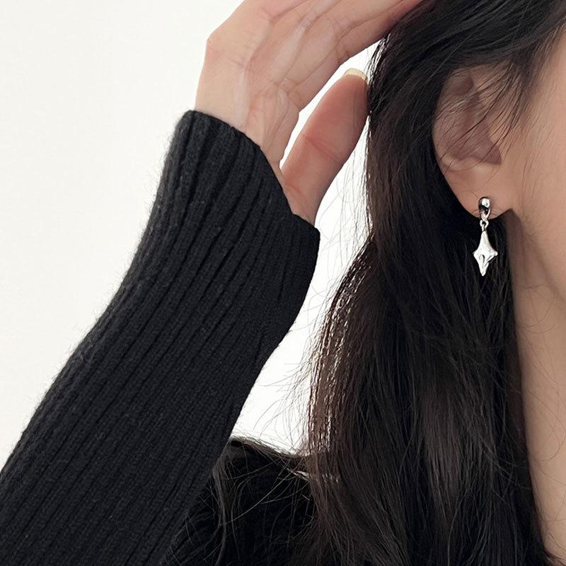 Day and Night Star Four-ray Star Earrings Everyday