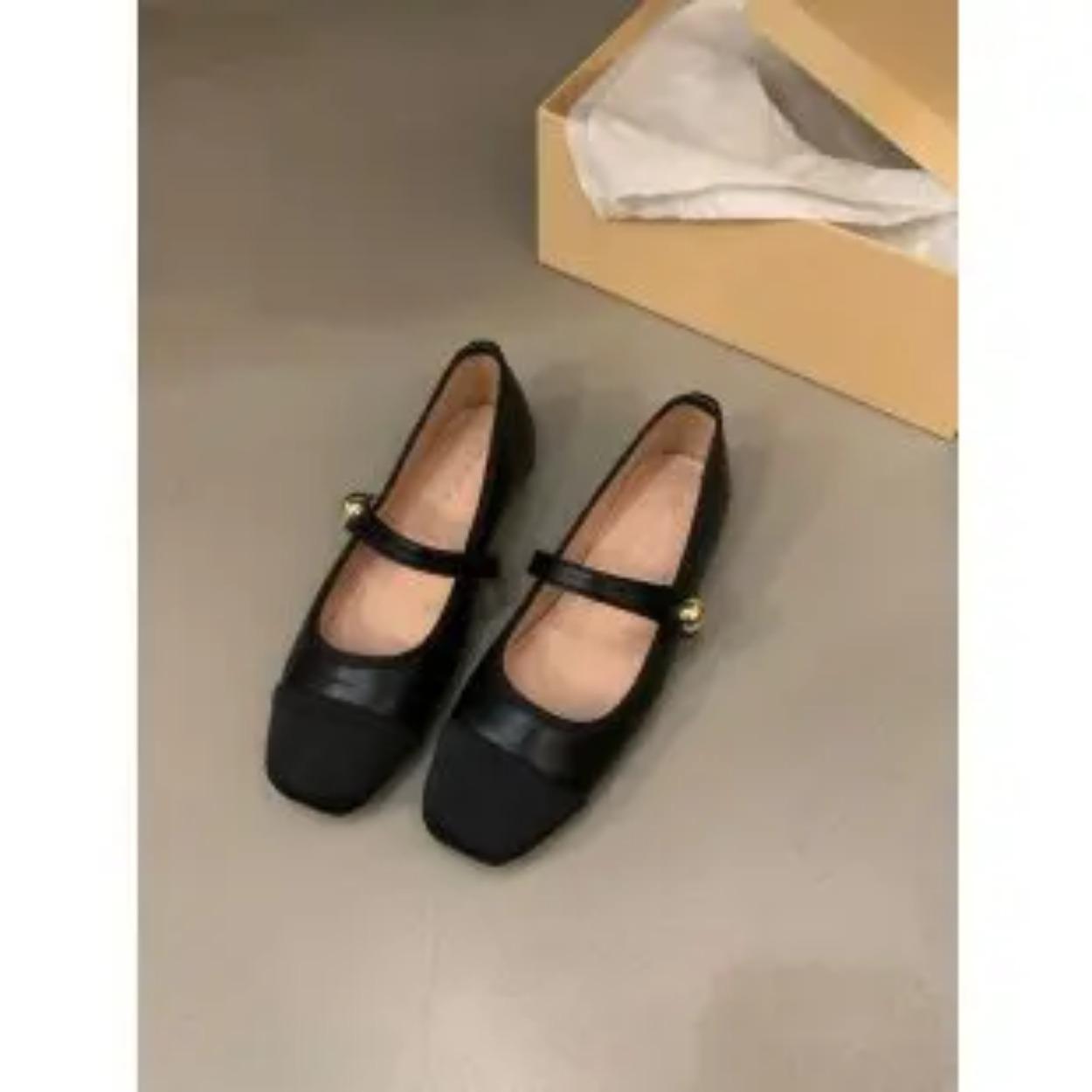 Женские туфли на плоской подошве модные и универсальные квадратный носок французские туфли Мэри Джейн женские новые летние туфли-бини на мягкой подошве 40 чёрный 2609₽