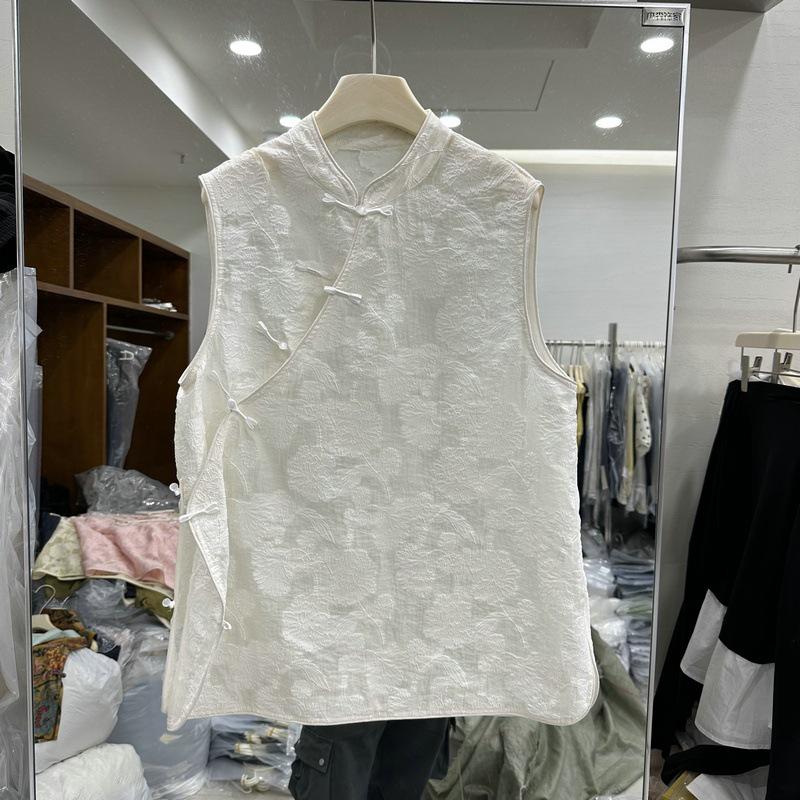 2025 Summer High-End Sleeveless Qipao Top with Embroidery and Frog Buttons
